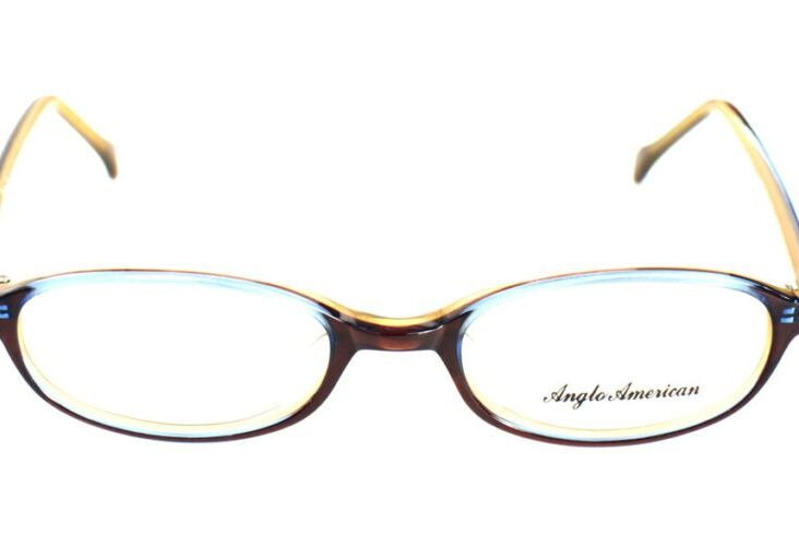 A pair of glasses with the words angle, amour and amour written on them.